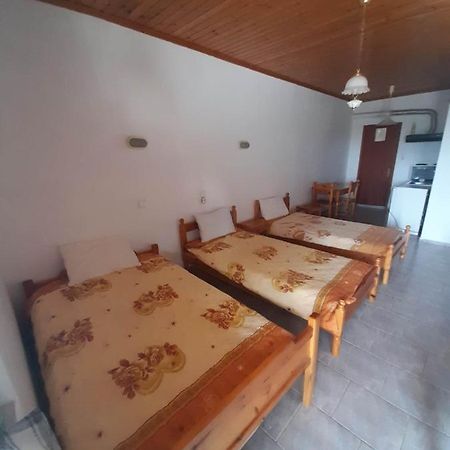 Christina Sunny Rooms Loutsa  Exterior photo