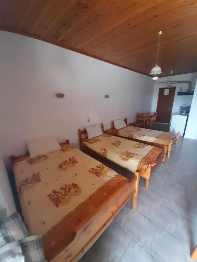 Christina Sunny Rooms Loutsa  Exterior photo