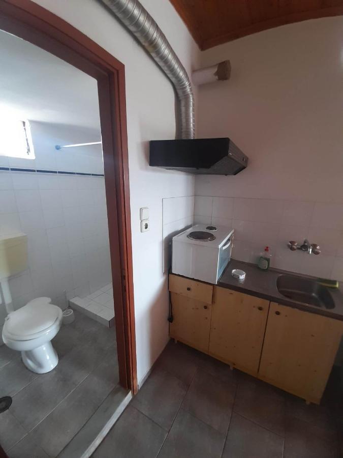 Christina Sunny Rooms Loutsa  Exterior photo