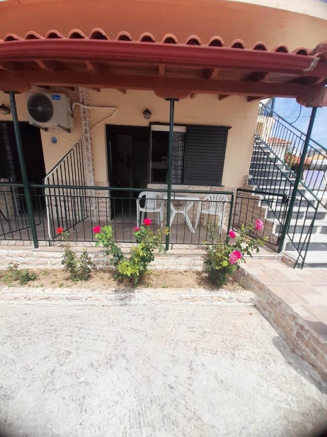 Christina Sunny Rooms Loutsa  Exterior photo