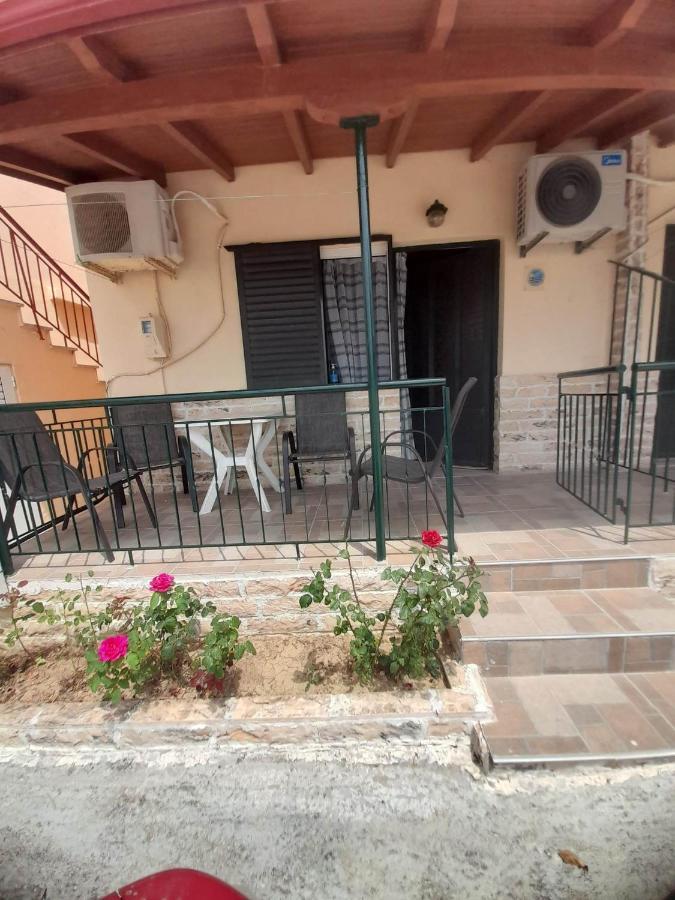 Christina Sunny Rooms Loutsa  Exterior photo
