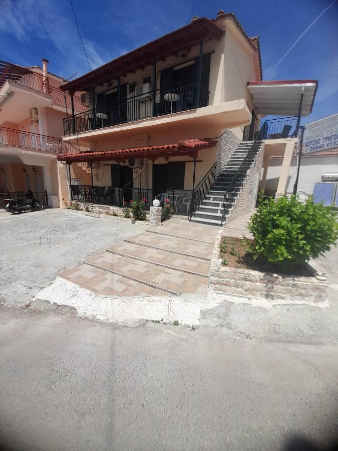 Christina Sunny Rooms Loutsa  Exterior photo