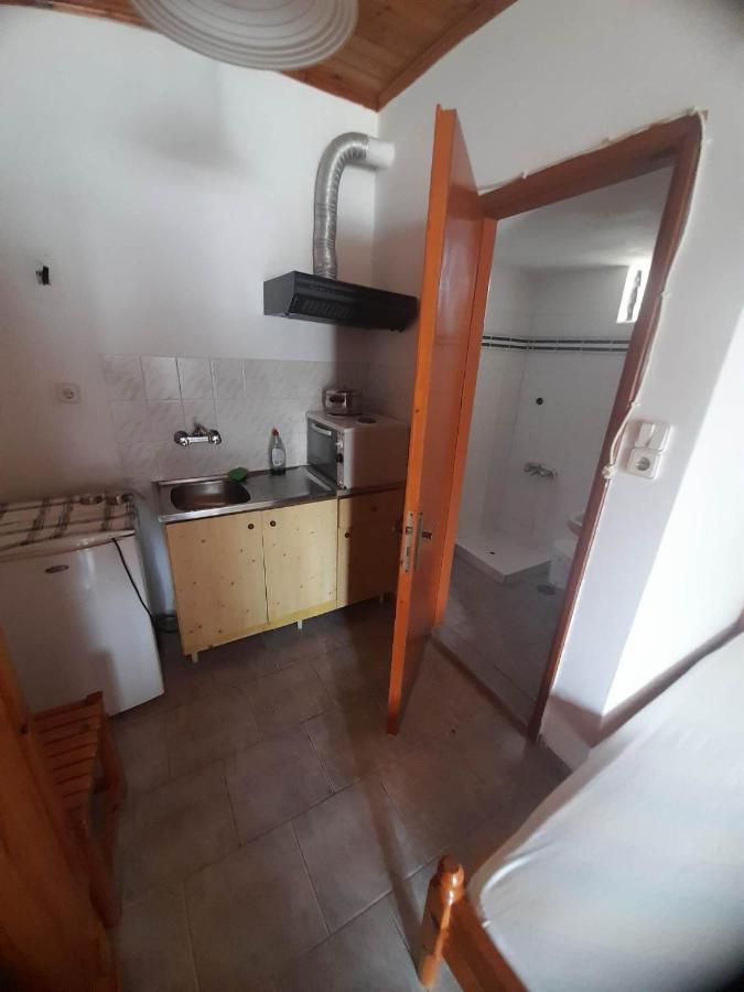 Christina Sunny Rooms Loutsa  Exterior photo
