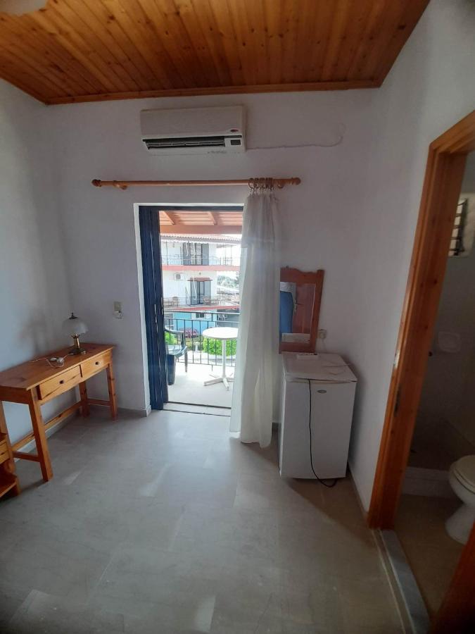 Christina Sunny Rooms Loutsa  Exterior photo