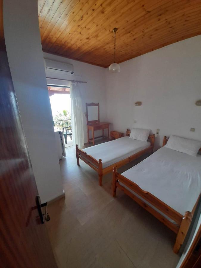 Christina Sunny Rooms Loutsa  Exterior photo