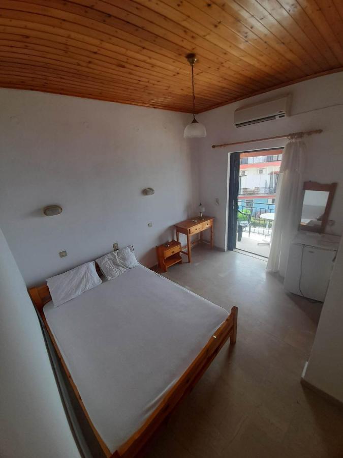 Christina Sunny Rooms Loutsa  Exterior photo