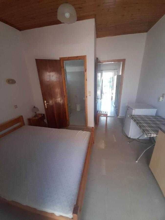 Christina Sunny Rooms Loutsa  Exterior photo