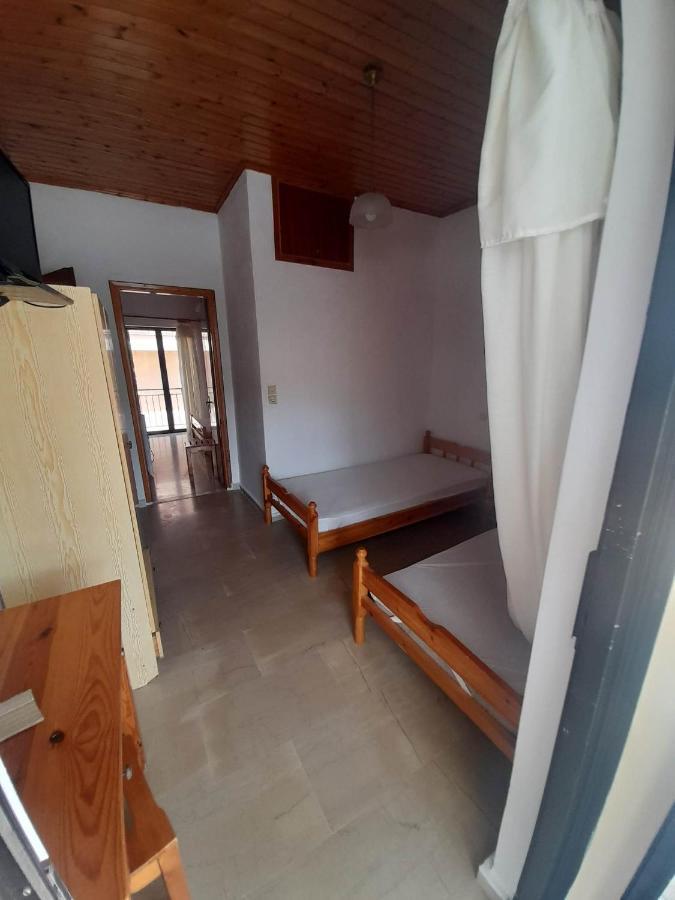 Christina Sunny Rooms Loutsa  Exterior photo