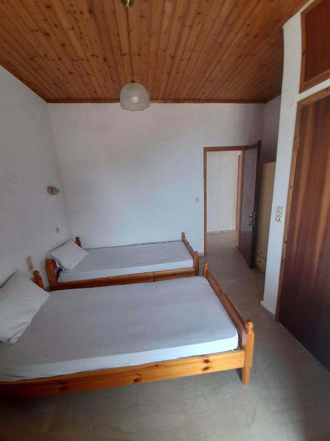Christina Sunny Rooms Loutsa  Exterior photo