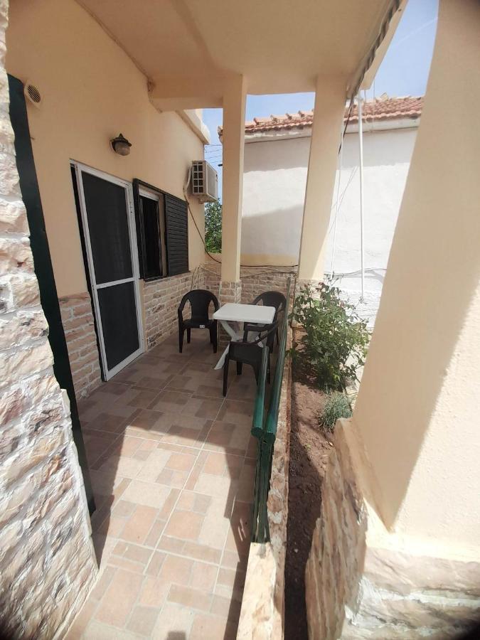 Christina Sunny Rooms Loutsa  Exterior photo