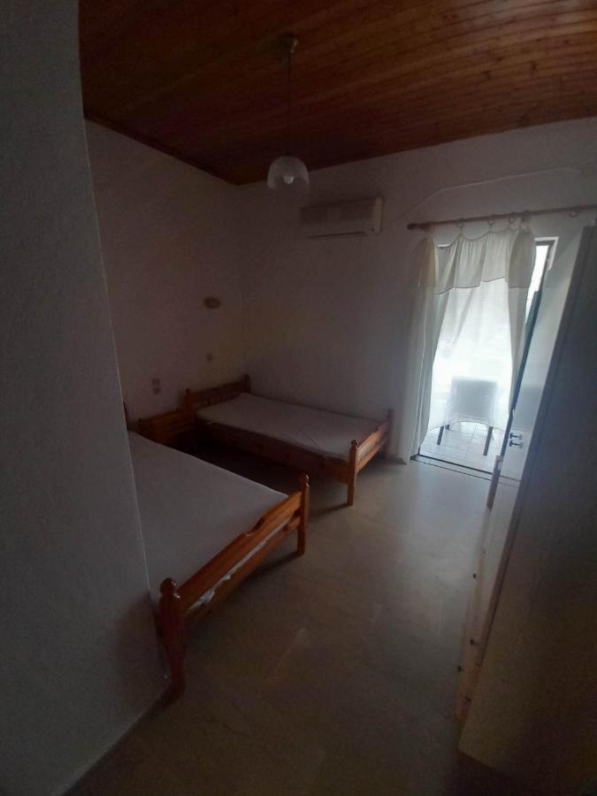 Christina Sunny Rooms Loutsa  Exterior photo